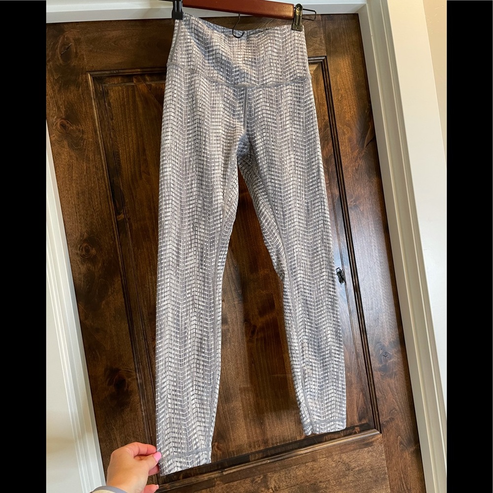Excellent condition wunder under high rise 25”